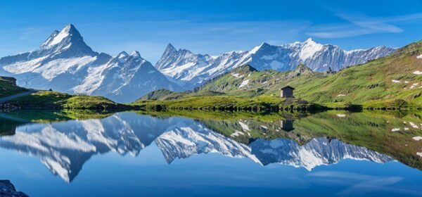 Peinture murale Montagnes au bord du lac