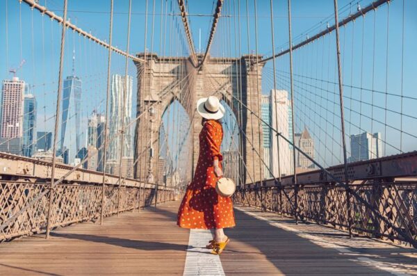 Peinture murale Femme sur le pont