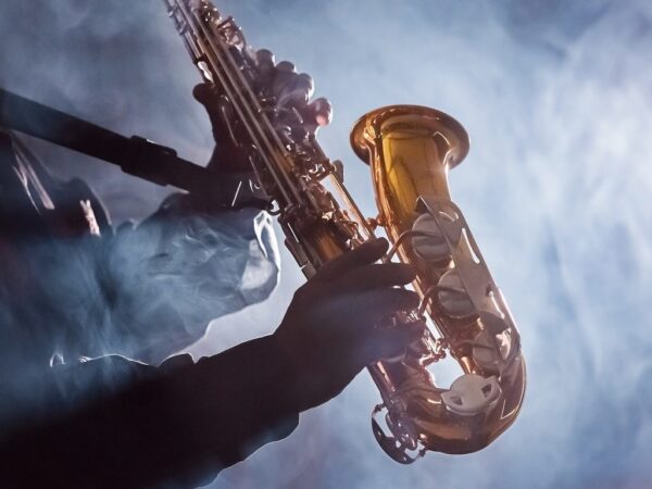 Papiers peints saxophone doré