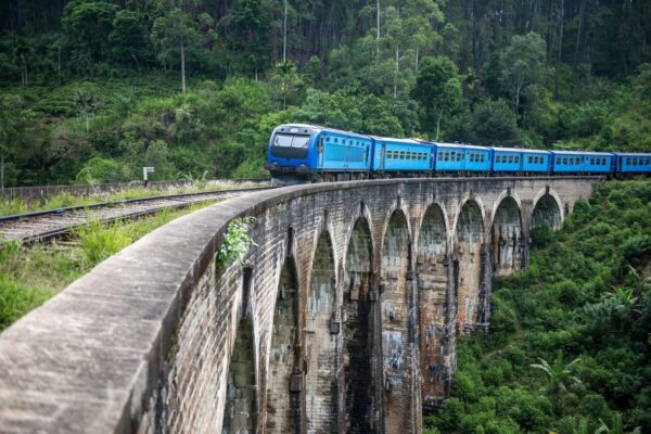 Peinture murale Train de voyageurs