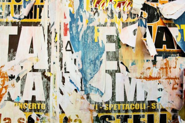 Peinture murale Affiche déchirée