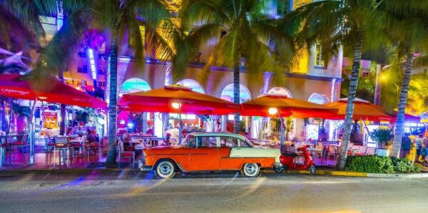 Peinture murale Voiture dans la nuit Miami