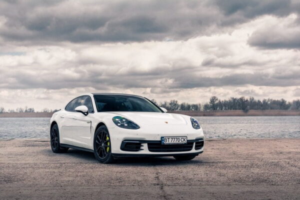Papier peint Porsche Panamera 4