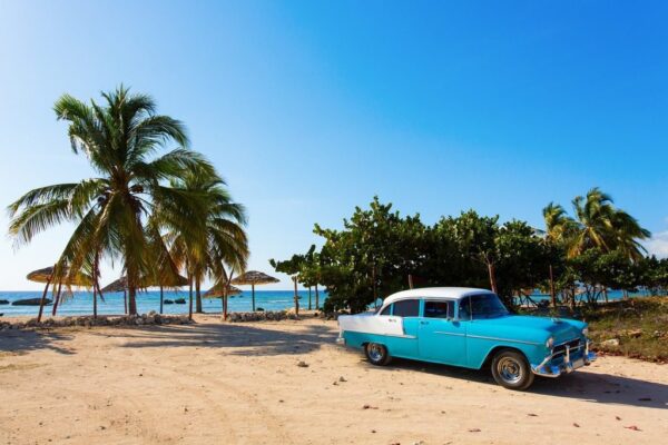 Papier peint Vieille voiture sur la plage