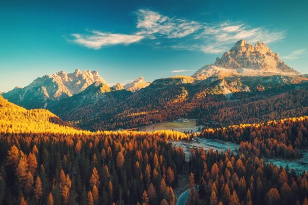 Peinture murale Paysage de montagne avec vue sur les Alpes