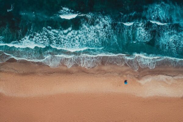 Peinture murale Plage de sable avec vagues de la mer