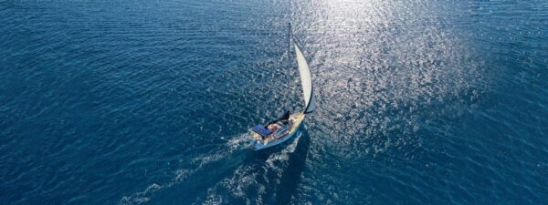 Peinture murale Voilier dans la mer