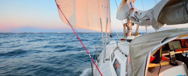 Peinture murale Yacht blanc