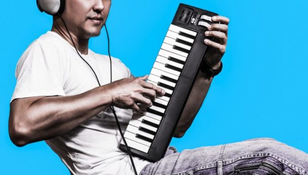 Peinture murale Hommes avec clavier