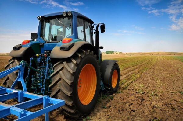 Peinture murale Tracteur dans le champ