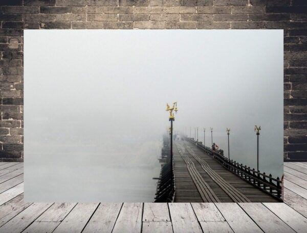 Une image du pont dans le brouillard