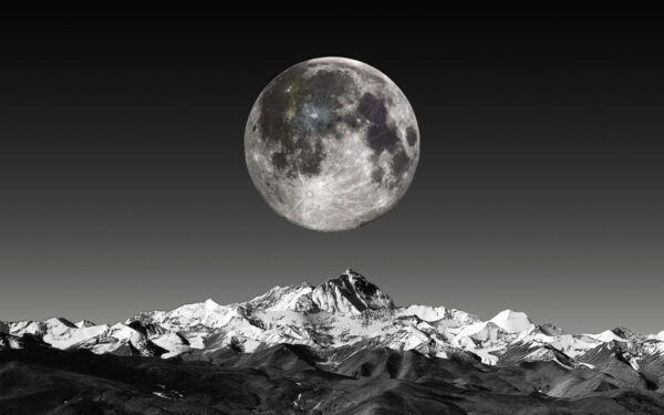 Une image de la lune dans les montagnes – Image 3
