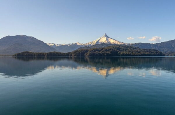 Peinture murale Reflet du volcan dans le lac