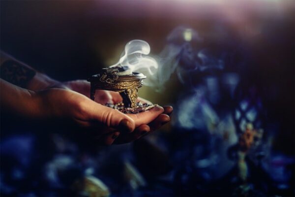 Image de fumée dans les mains – Image 3