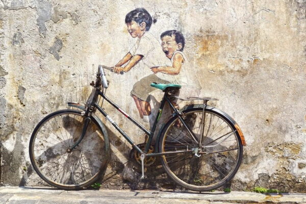 Image de garçons sur un vélo – Image 3