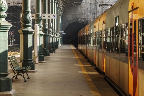Peinture murale Train sur le quai