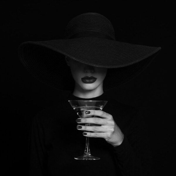 Femme et image noire – Image 2