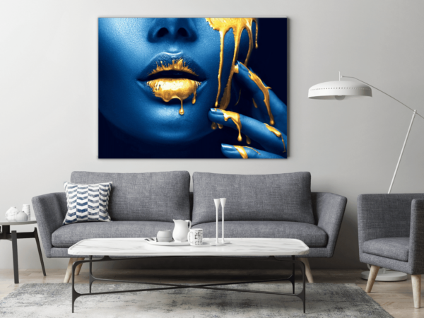 Image d'un visage bleu et de lèvres dorées – Image 3