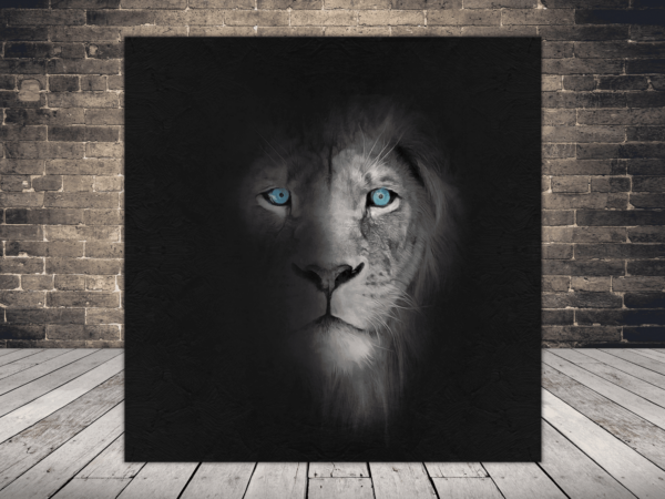 Une image d'un lion aux yeux bleus