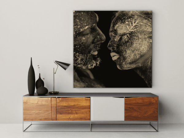 Une image d'une femme et d'un homme – Image 3