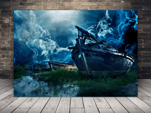 Une image d'un bateau et des nuages