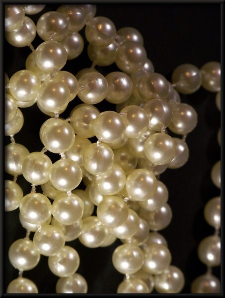 Affiche collier de perles – Image 4