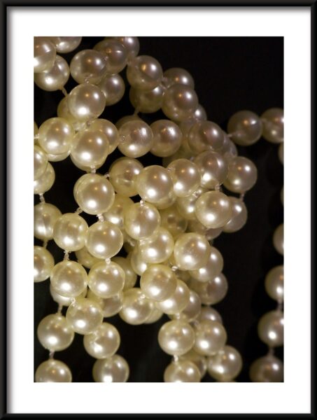 Affiche collier de perles – Image 3