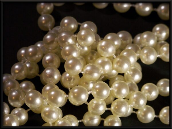 Affiche collier de perles – Image 2
