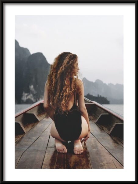 Fille sur un bateau Poster – Image 3