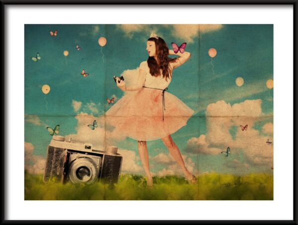 Fille avec une affiche de caméra