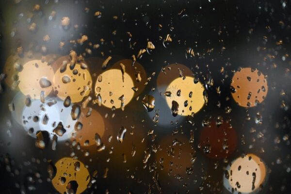 Peinture murale Gouttes de pluie sur le verre
