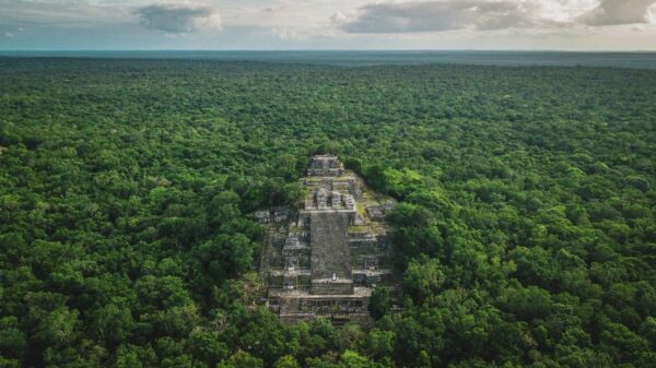 Peinture murale Pyramide Maya