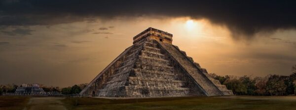 Peinture murale Pyramide Maya à l'Ouest