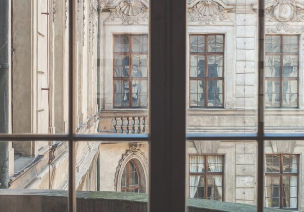 Peinture murale La cour de l'immeuble