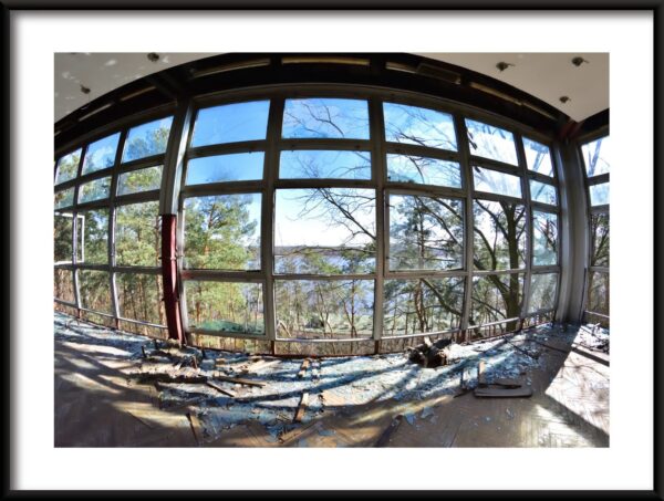 Fenêtre cassée Poster