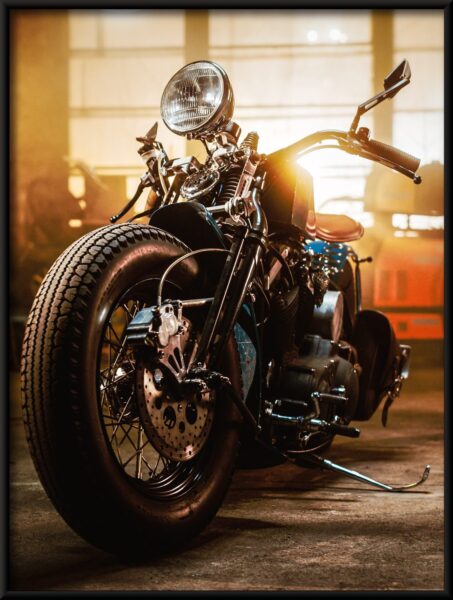 Moto dans le garage Poster – Image 4