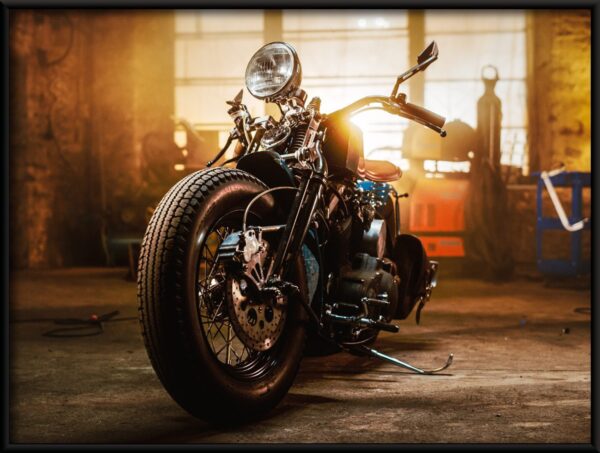 Moto dans le garage Poster – Image 2