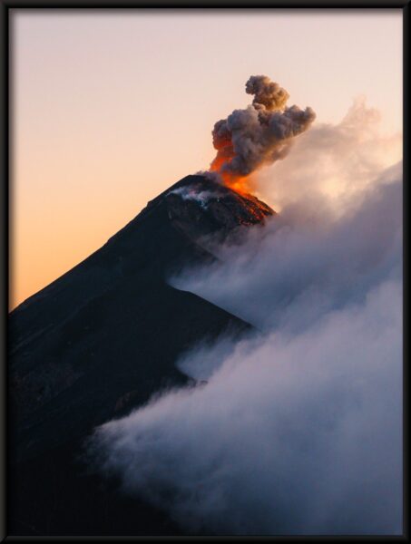 Affiche d'éruption de volcan – Image 4