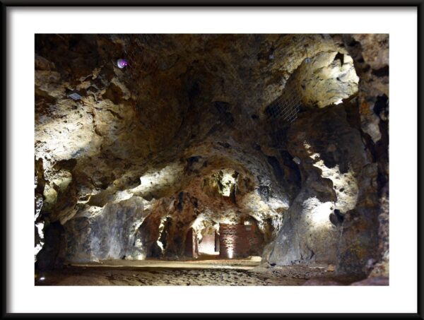 Affiche Dans Le Tunnel De La Grotte