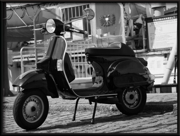 Affiche Vespa noire – Image 2