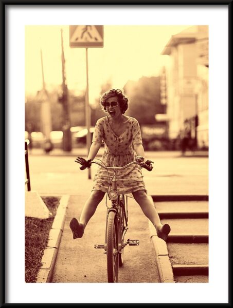 Affiche de joie sur un vélo – Image 3