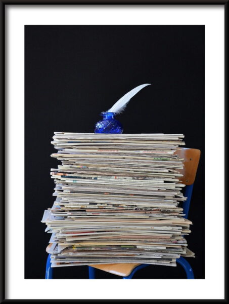 Encrier sur les journaux Poster