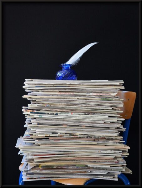Encrier sur les journaux Poster – Image 2