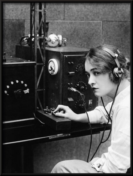 Affiche radiotélégraphiste sérieux – Image 4