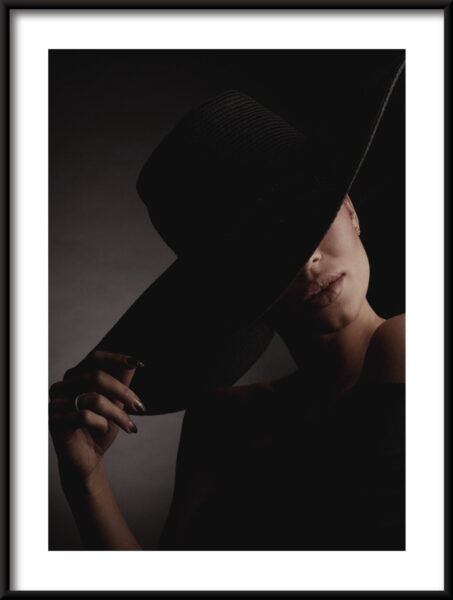 Affiche Au Chapeau Noir – Image 3