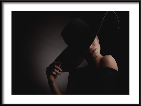Affiche Au Chapeau Noir
