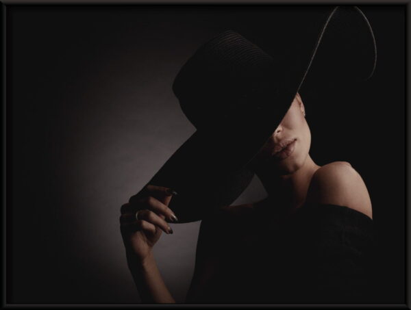 Affiche Au Chapeau Noir – Image 2