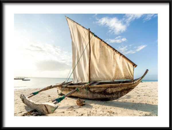 Bateau sur la plage Poster