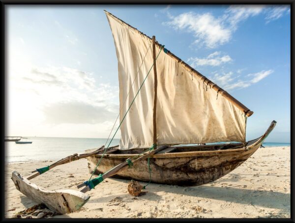 Bateau sur la plage Poster – Image 2
