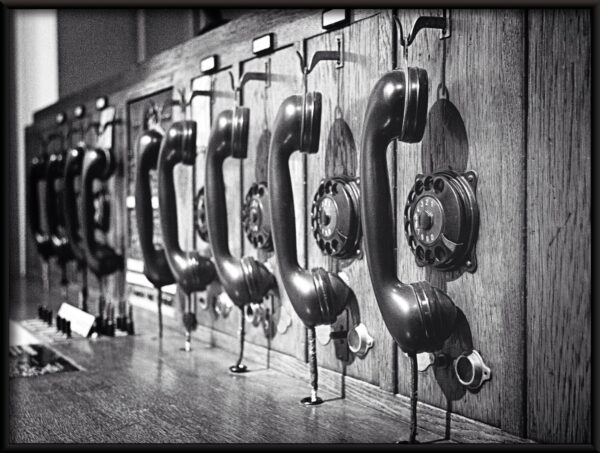 Affiche de téléphones noirs – Image 2